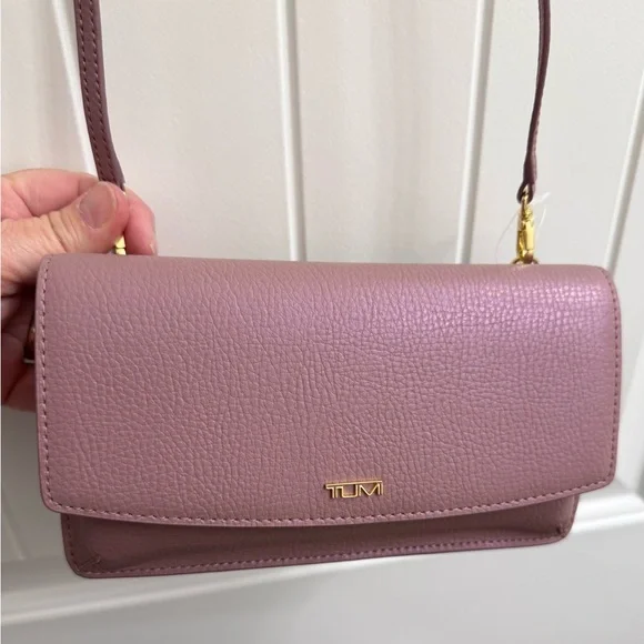 New with Box/Bag TUMI Pearl Pink Leather Crossbody Wallet - Picture 2 of 10